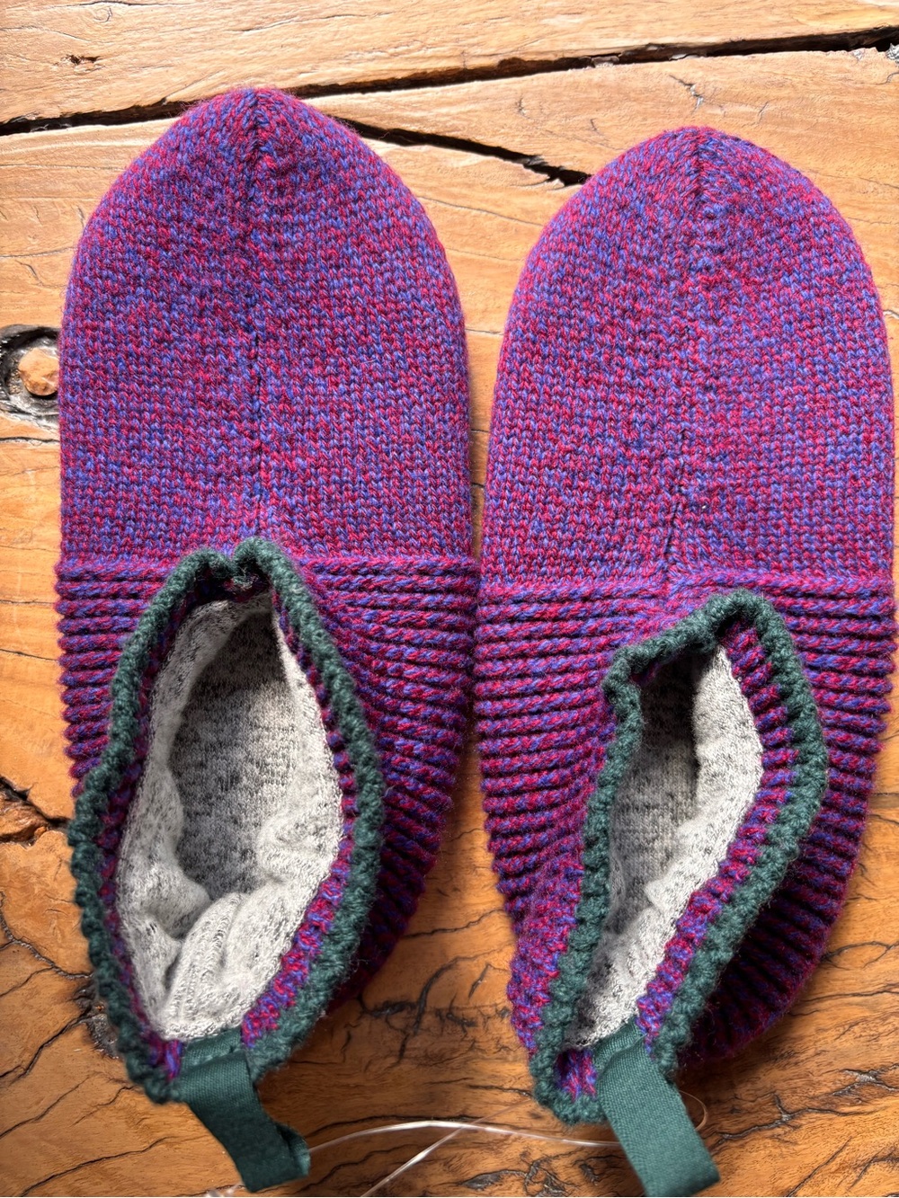 Bombas Gripper Slipper Lined Womens Size Small 6-7.5 Red Blue Unisex NWOT